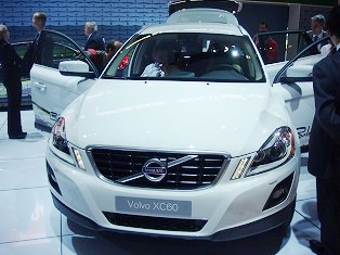 Volvo XC60はスタイリングと安全を訴求